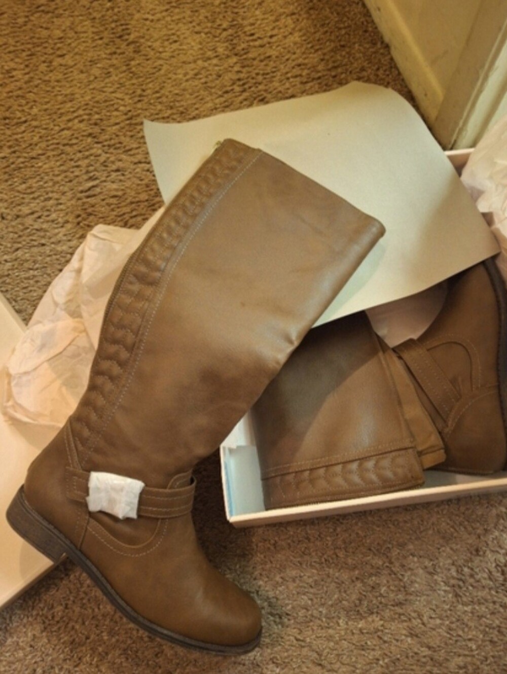 Brand New Knee-High Women's Riding Boots in Brown Size 8